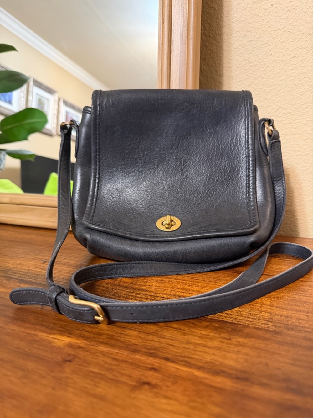 Vintage Coach legacy companion flap bag 9076 black leather with brass hardware